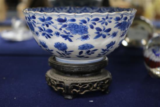A Chinese Kangxi blue and white bowl, and stand diameter 15cm height 7cm
